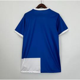 camiseta y la nueva ropa azul y blanca del Atlético de Madrid por su 120 aniversario